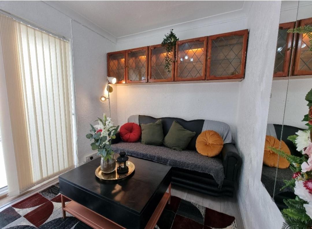 Luxury Double Bed With Private Bathroom, Netflix, Work Space And Wifi Λιντς Εξωτερικό φωτογραφία